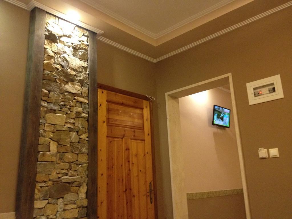 Menis Haus Apartment Vrasna Bagian luar foto