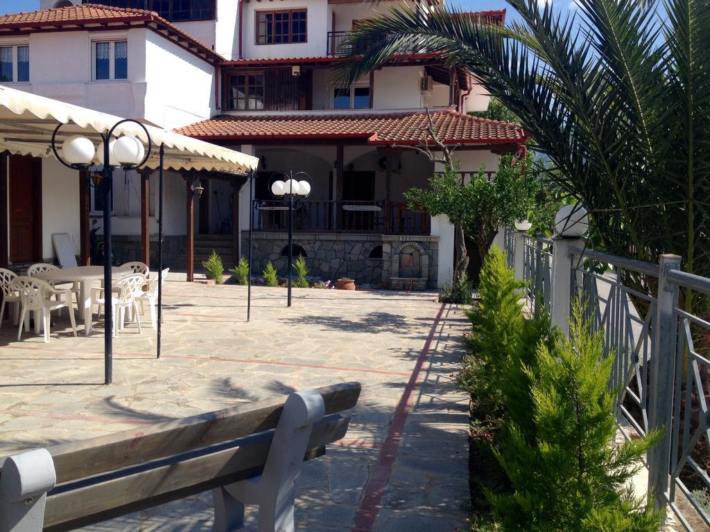 Menis Haus Apartment Vrasna Bagian luar foto