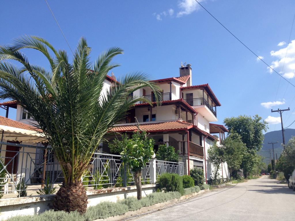 Menis Haus Apartment Vrasna Bagian luar foto