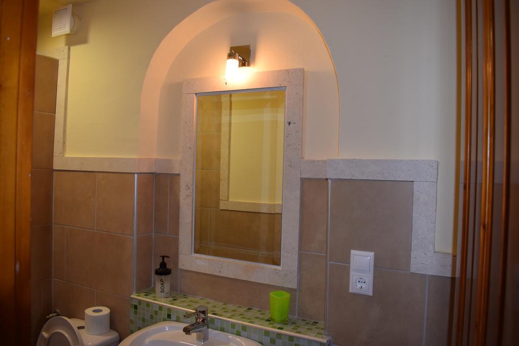 Menis Haus Apartment Vrasna Bagian luar foto