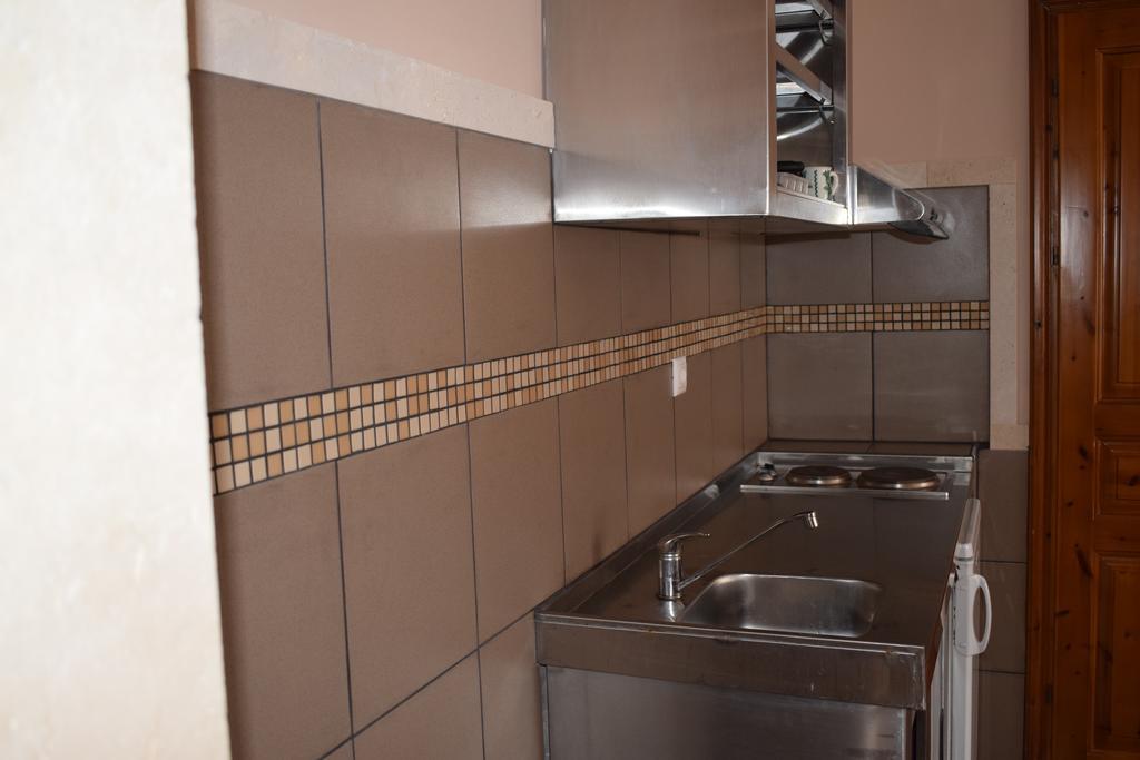 Menis Haus Apartment Vrasna Bagian luar foto