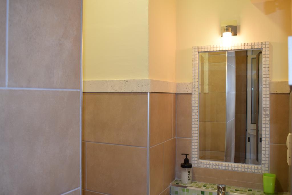 Menis Haus Apartment Vrasna Bagian luar foto