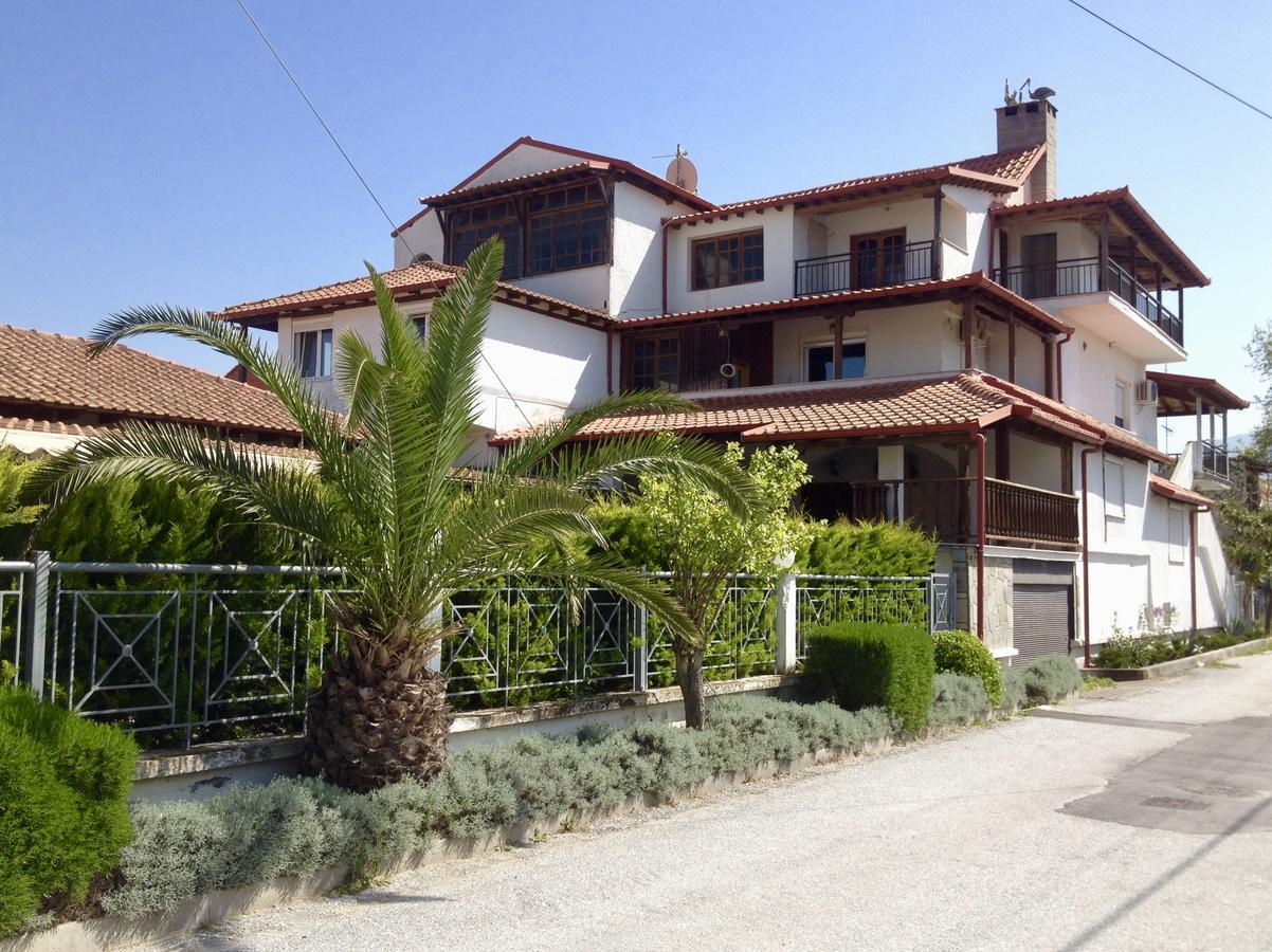 Menis Haus Apartment Vrasna Bagian luar foto